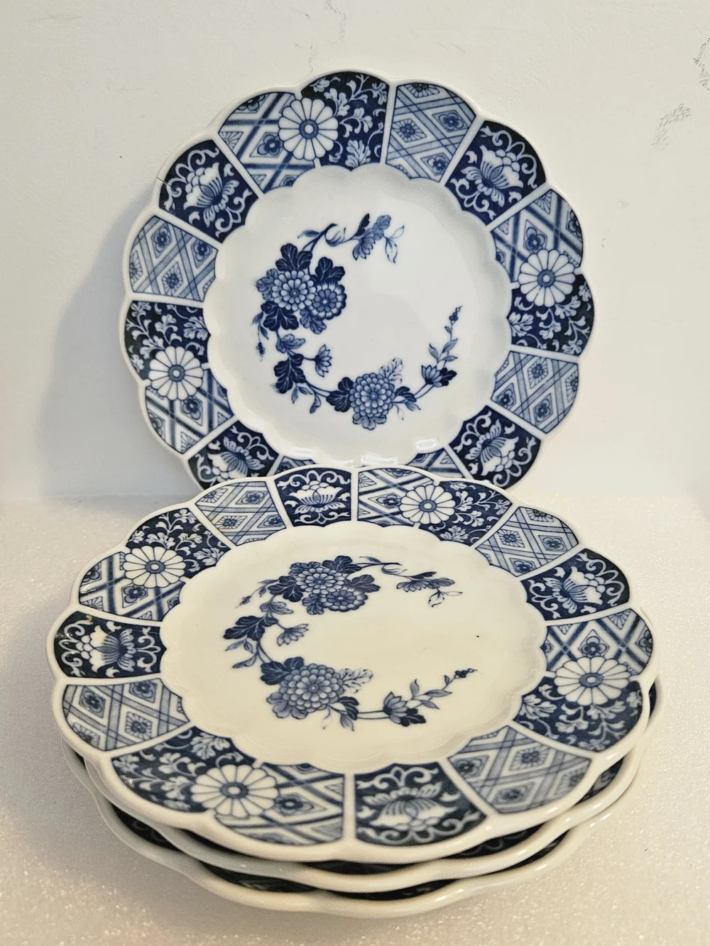 LIPPER & MANN Blue Imari Bread Plates~Japan~Scalloped Floral ~ Set of 4